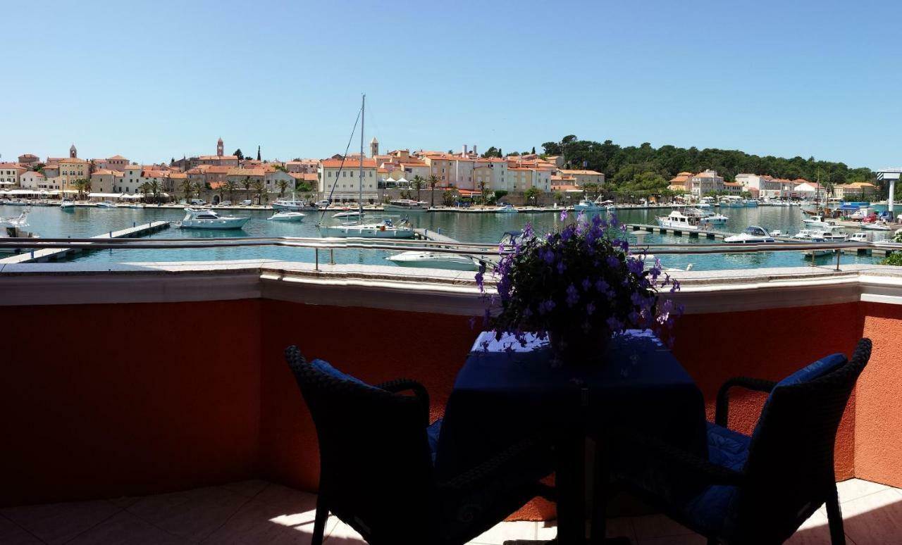 Vila "Mare" Banjol Esterno foto