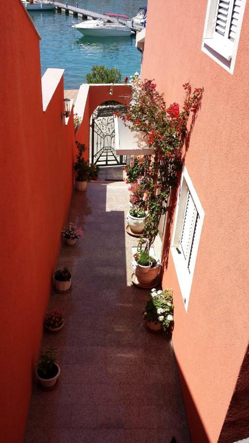 Vila "Mare" Banjol Esterno foto