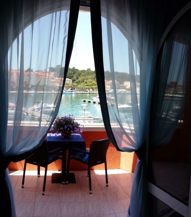 Vila "Mare" Banjol Esterno foto